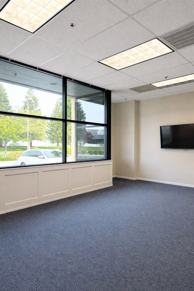 More Photos Of 821 Eubanks Dr, Vacaville Warehouse For Sale