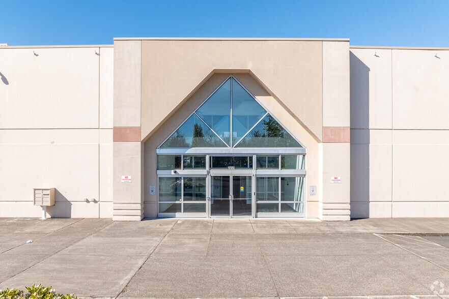 More Photos Of 2850-2860 Broadway St NE, Salem Medical For Sale