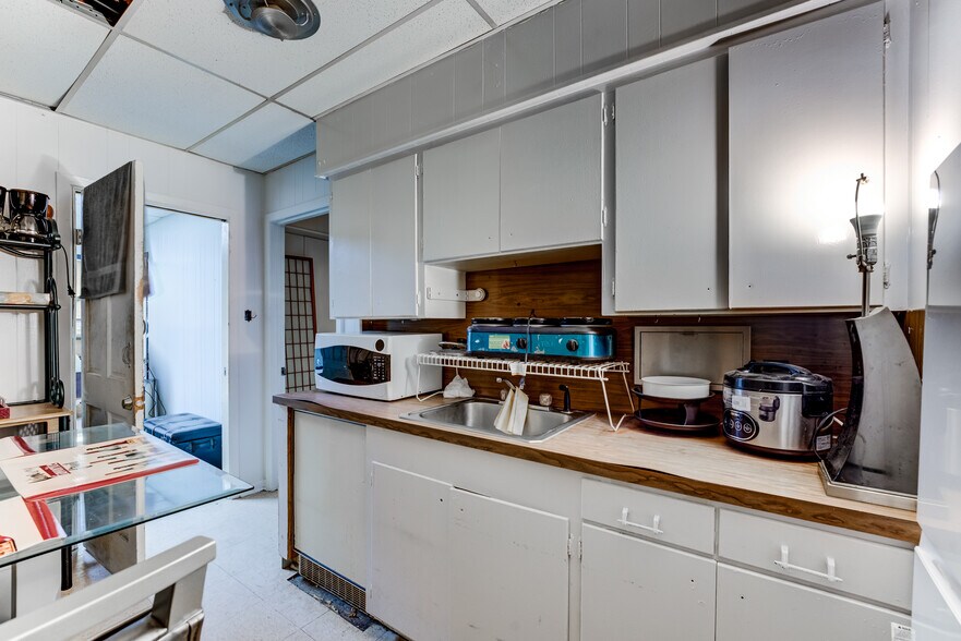 More Photos Of 811 N Travis St, Liberty Apartments For Sale