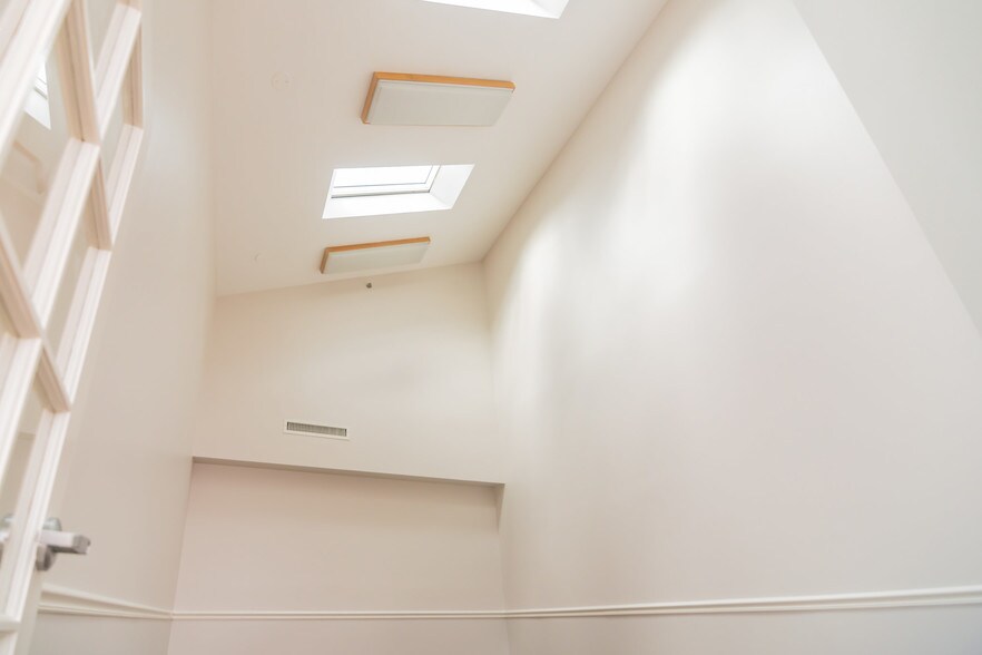 More Photos Of 2555-2575 Chain Bridge Rd, Vienna Medical For Lease