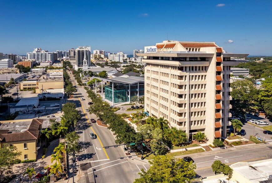 More Photos Of 1777 Main St, Sarasota Office For Sale