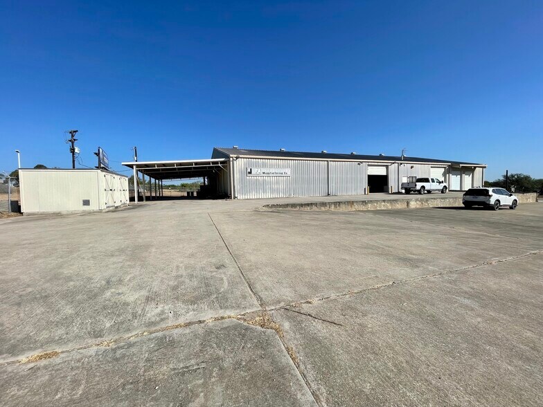 More Photos Of 161 County Road 777, Devine Industrial For Sale