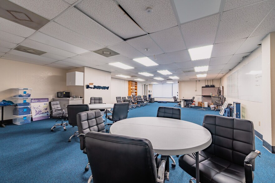 More Photos Of 2290-2298 W Airport Blvd, Sanford Flex For Lease