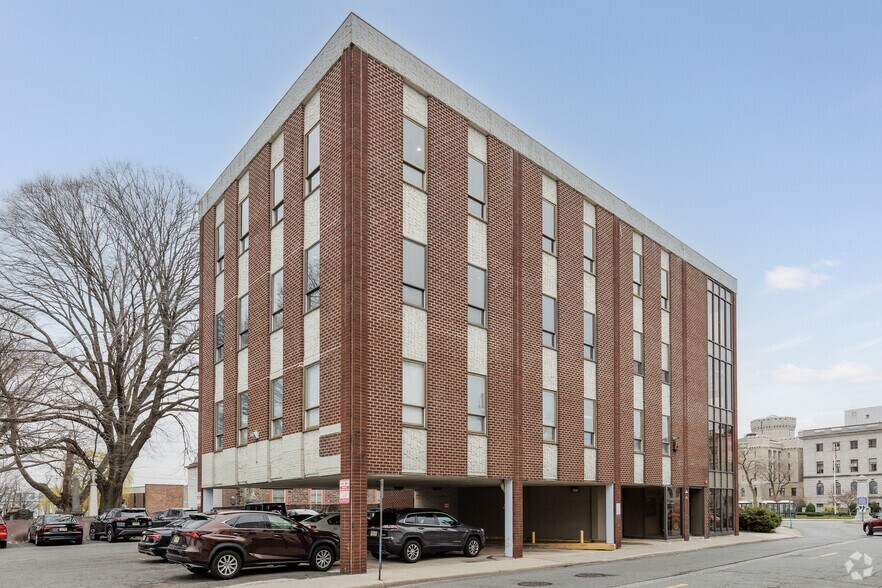 More Photos Of 20-22 Court St, Hackensack Medical For Lease