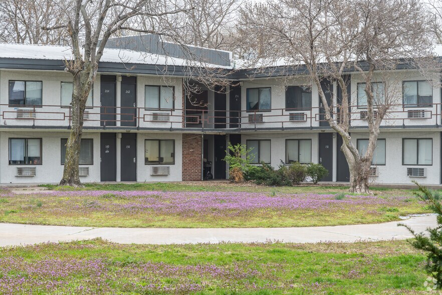More Photos Of 115 NW Harlem Rd, Kansas City Apartments For Sale