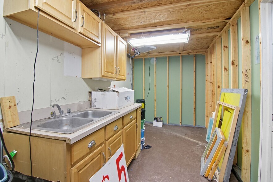 More Photos Of 1157 Concord St, Detroit Light Manufacturing For Sale