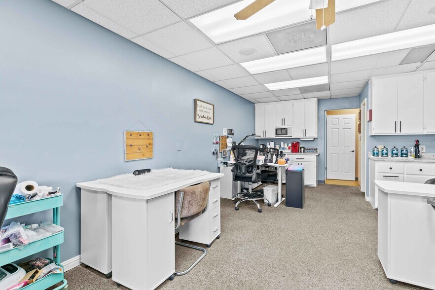 More Photos Of 2114 W Magnolia Blvd, Burbank Storefront For Sale