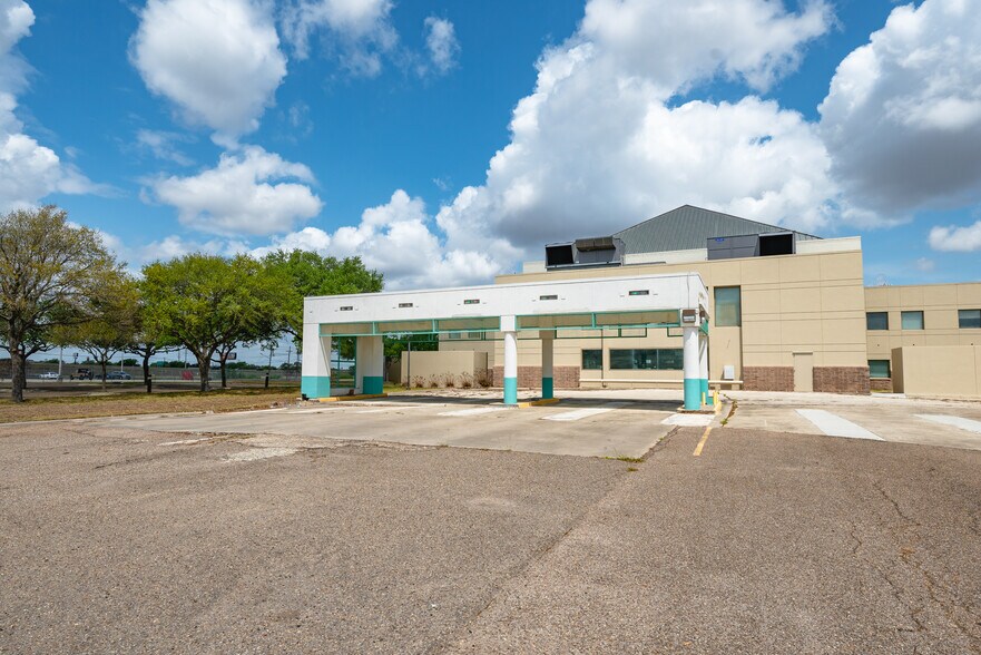 More Photos Of 1024 Texas Yes Blvd, Robstown Office For Lease