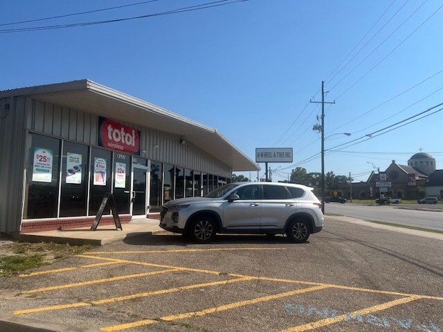 More Photos Of 202 N Frazier St, Conroe General Retail For Sale