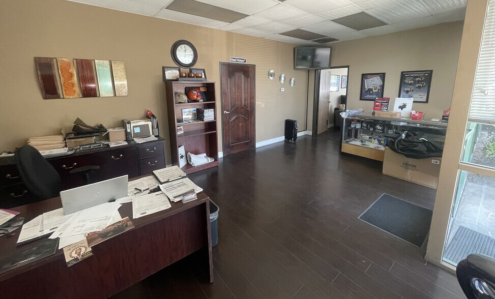 More Photos Of 570-571 Central Ave, Lake Elsinore Warehouse For Sale