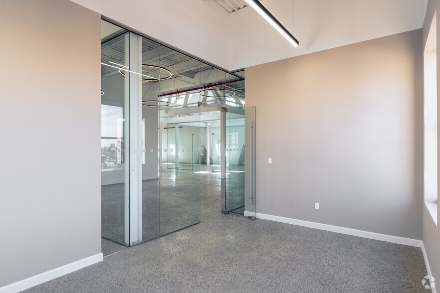 More Photos Of 156 Fifth Ave, New York Coworking Space