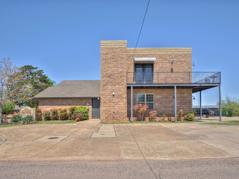 More Photos Of 235 W Hurd St, Edmond Office For Sale