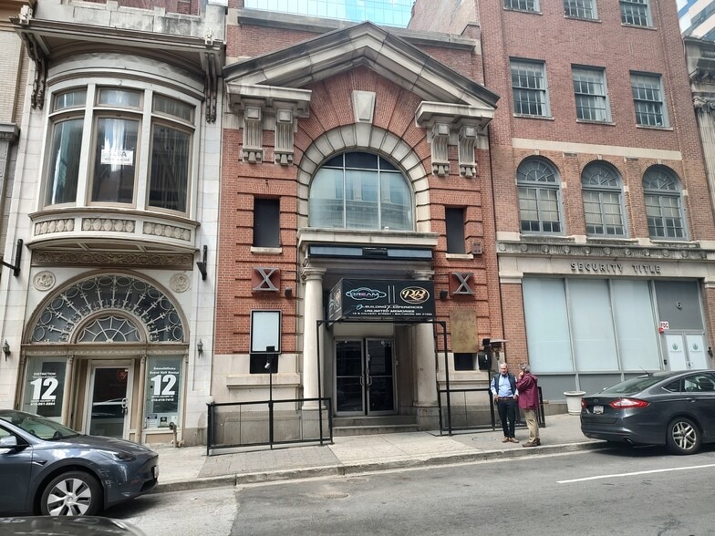 Primary Photo Of 10 S Calvert St, Baltimore Bar For Sale