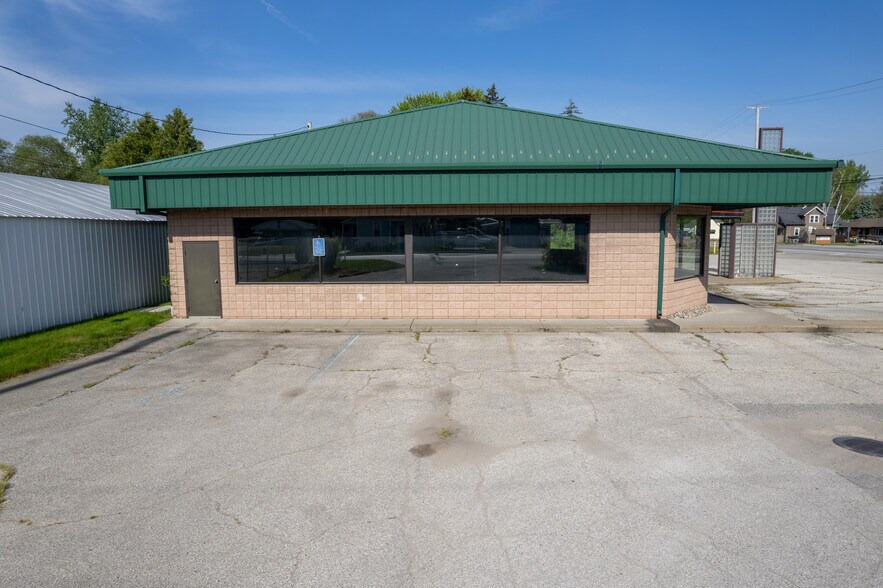 More Photos Of 1201 Salzburg Ave, Bay City Freestanding For Lease