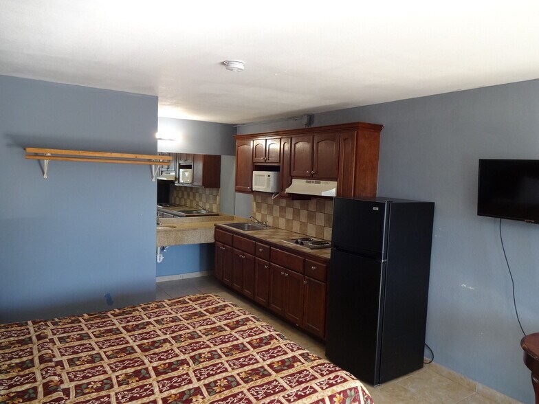 More Photos Of 3201 S 10th St, McAllen Hotel For Sale