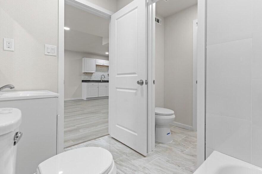 More Photos Of 8330 Carvel Ln, Houston Apartments For Sale