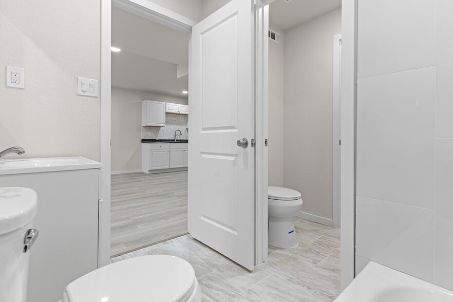 More Photos Of 8330 Carvel Ln, Houston Apartments For Sale