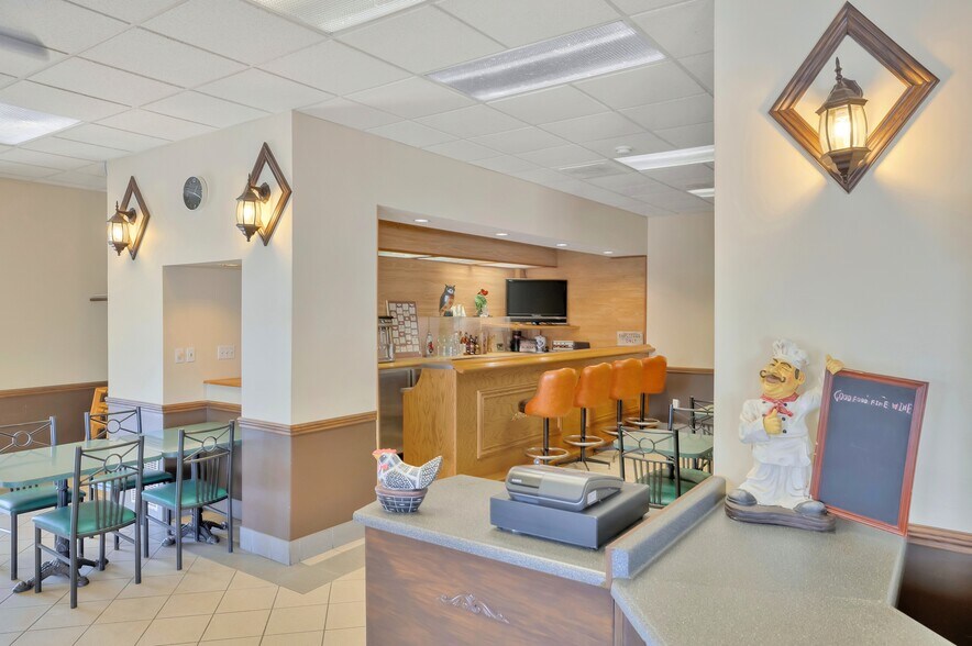 More Photos Of 1727 Division Rd N, Kingsville Restaurant For Sale