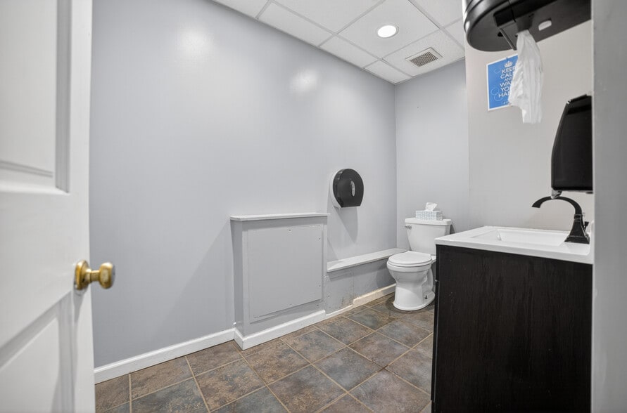 More Photos Of 702 Charles St, Galion Auto Dealership For Sale