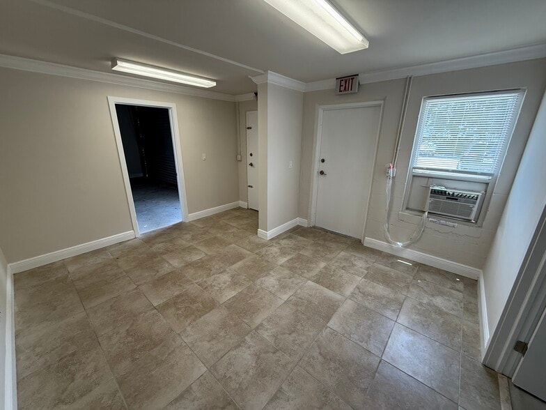 More Photos Of 3330-3382 SE Gran Park Way, Stuart Warehouse For Lease