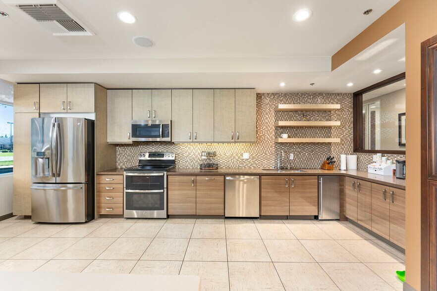 More Photos Of 975 Reserve Dr, Roseville Medical For Sale