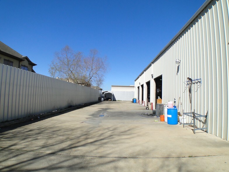 More Photos Of 11239 Veterans Memorial Dr, Houston Auto Repair For Sale