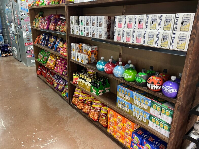 More Photos Of 1061 Cypress St, Roscoe Storefront For Sale