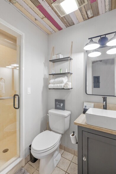 More Photos Of 608 W Morse St, Fredericksburg Specialty For Sale