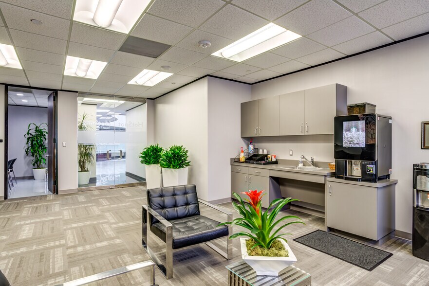 More Photos Of 11757 Katy Fwy, Houston Coworking Space