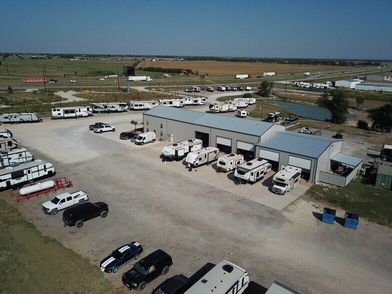 More Photos Of 13239 S Interstate 35, Valley View Manufacturing For Lease