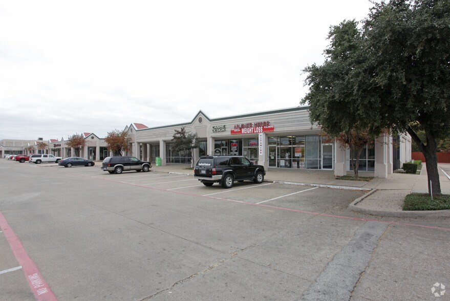 More Photos Of 525-597 W Pioneer Pky, Grand Prairie General Retail For Lease