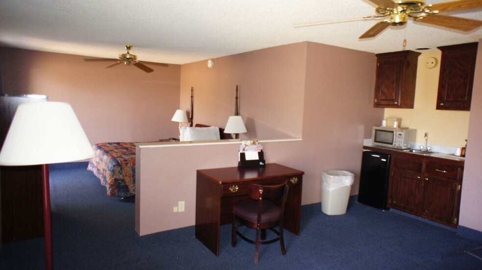 More Photos Of 5405 N Lincoln Blvd, Oklahoma City Hotel For Sale