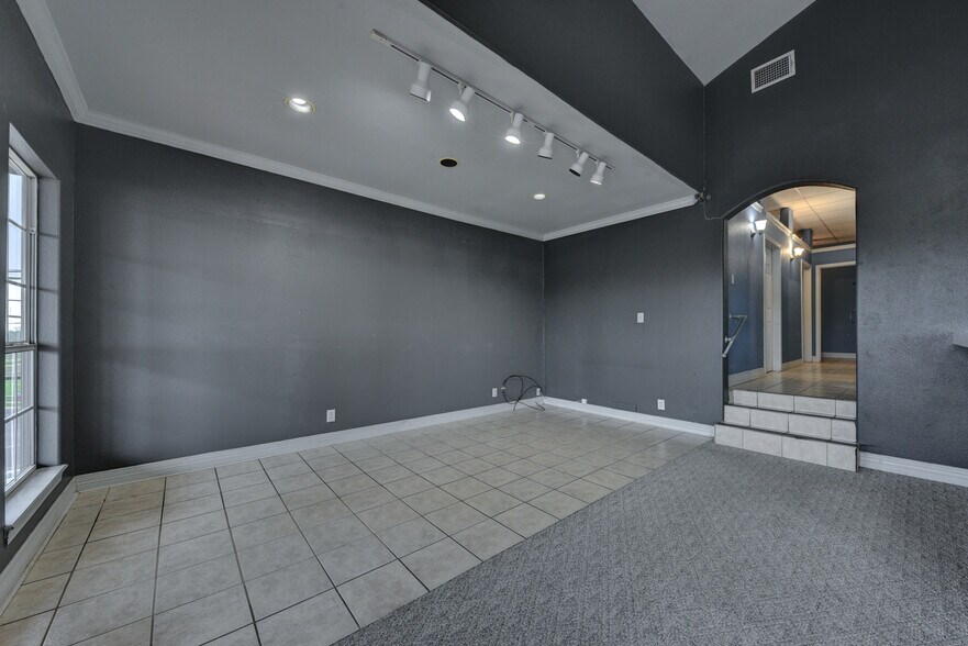 More Photos Of 5107 Monaco Cir, San Antonio Office For Sale