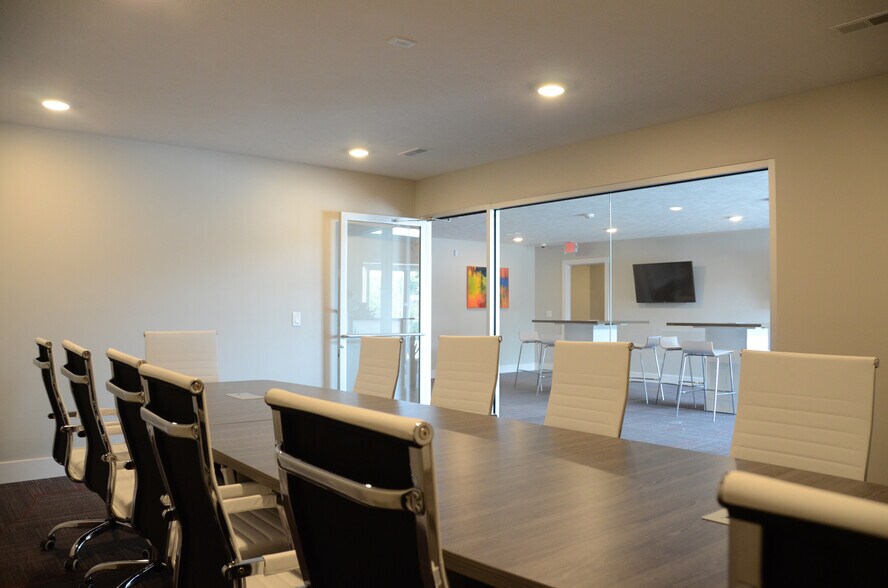 More Photos Of 21866 Williams Cir, Gretna Warehouse For Lease