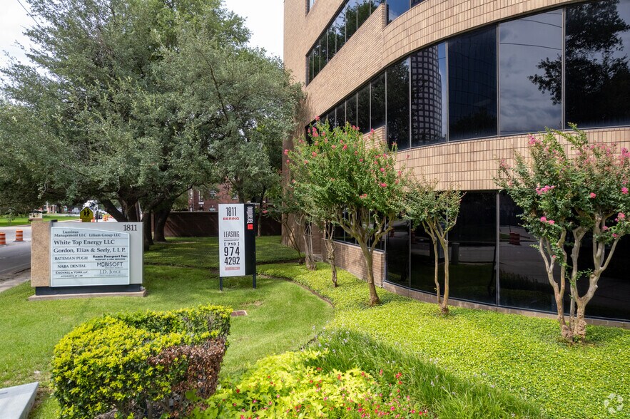More Photos Of 1811 Bering Dr, Houston Office For Lease