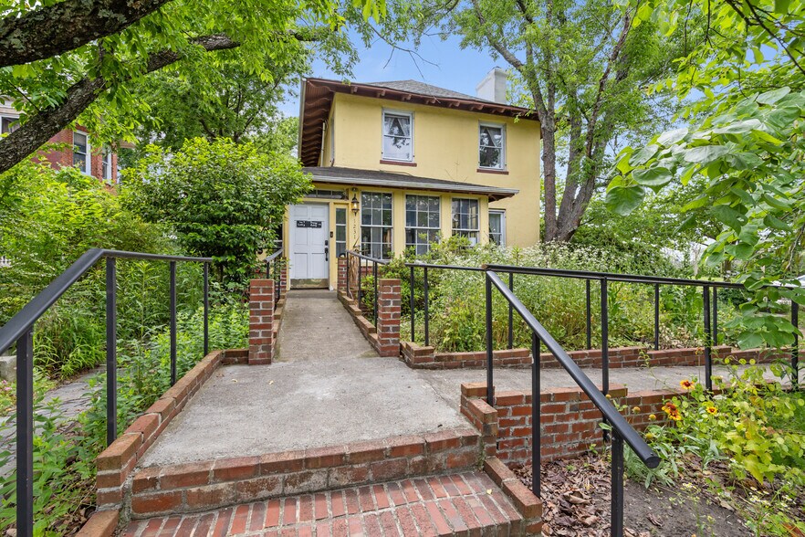 More Photos Of 1231 Boissevain Ave, Norfolk General Retail For Sale