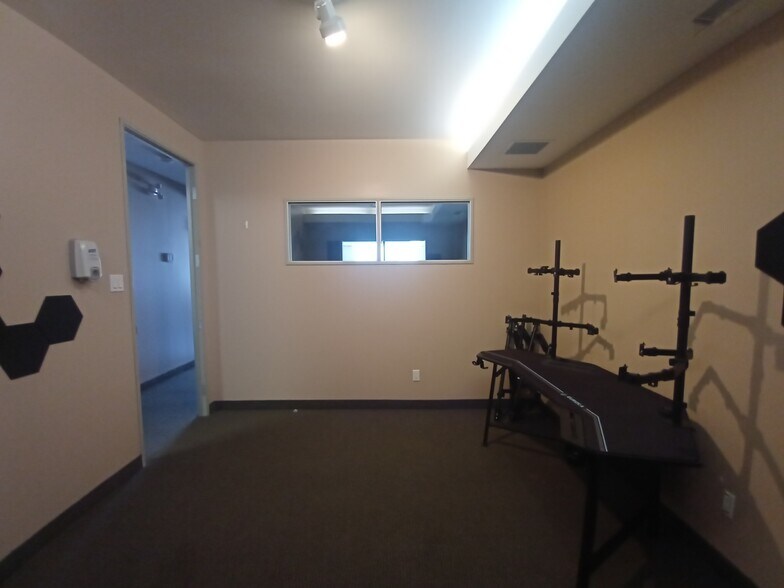 More Photos Of 300 Terry Fox Dr, Ottawa Office For Sale