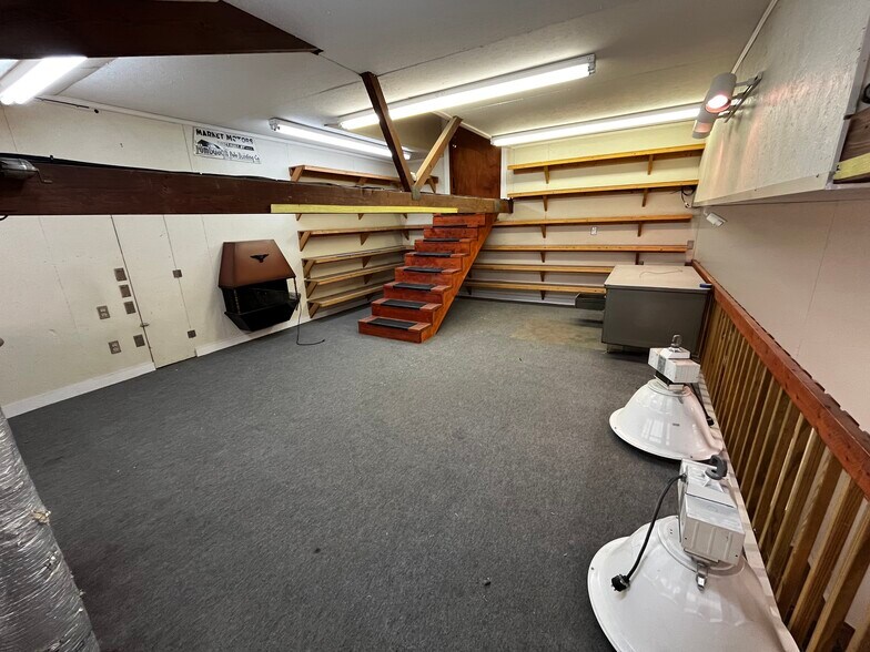 More Photos Of 529 32nd St, Parkersburg Warehouse For Lease