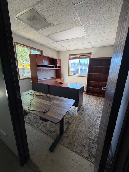 More Photos Of 3304 Old Hartford Rd, Lake Stevens Flex For Lease