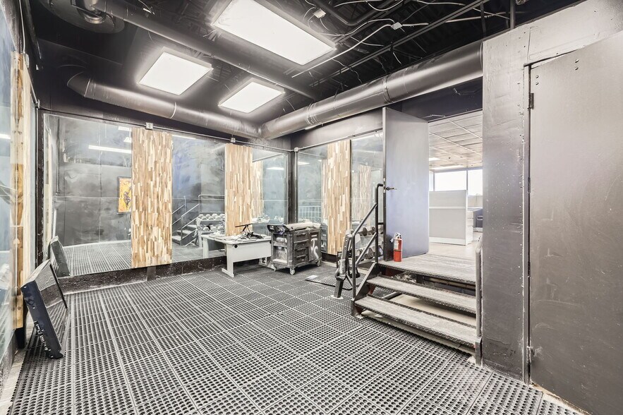 More Photos Of 5932-5934 McIntyre St, Golden Light Manufacturing For Sale