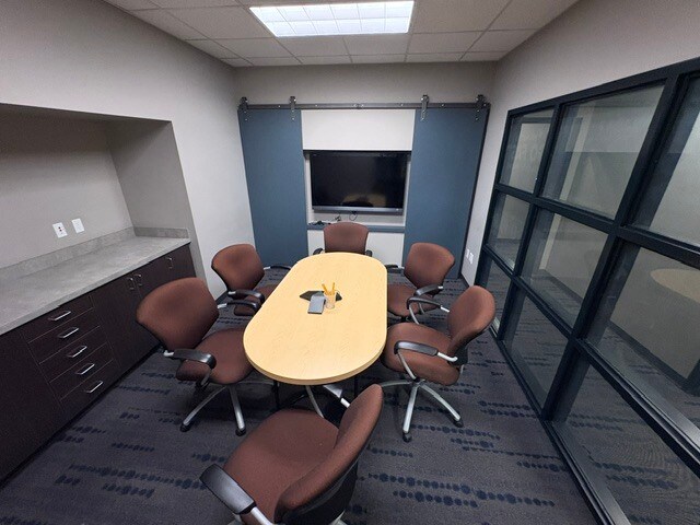 More Photos Of 936 W Pullman Rd, Moscow Storefront Retail Office For Lease