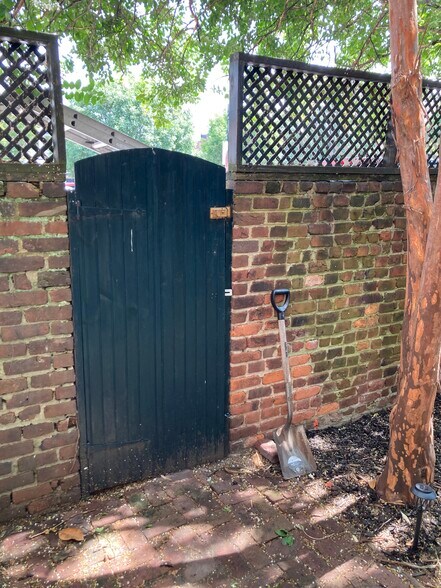 More Photos Of 113 N Foushee St, Richmond Office For Sale