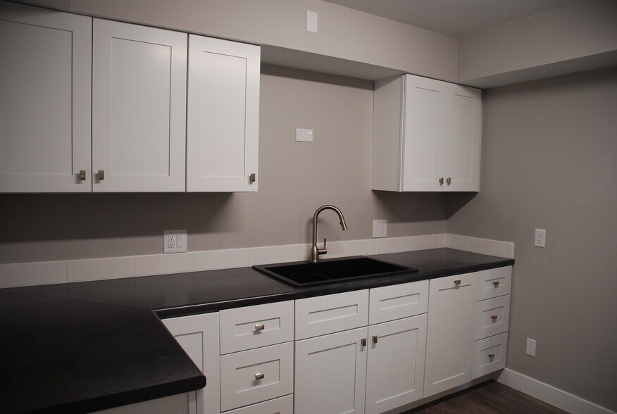 More Photos Of 1314 Barnhart Rd, Troy Office For Lease