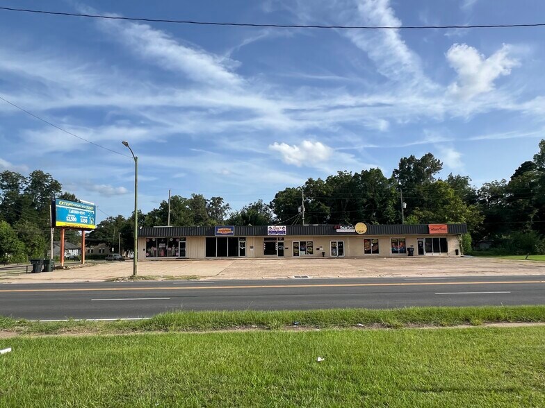 Primary Photo Of 273 E 70th St, Shreveport Restaurant For Sale
