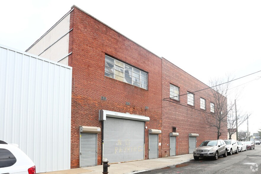 More Photos Of 97-22 Springfield Blvd, Queens Village Self Storage For Lease