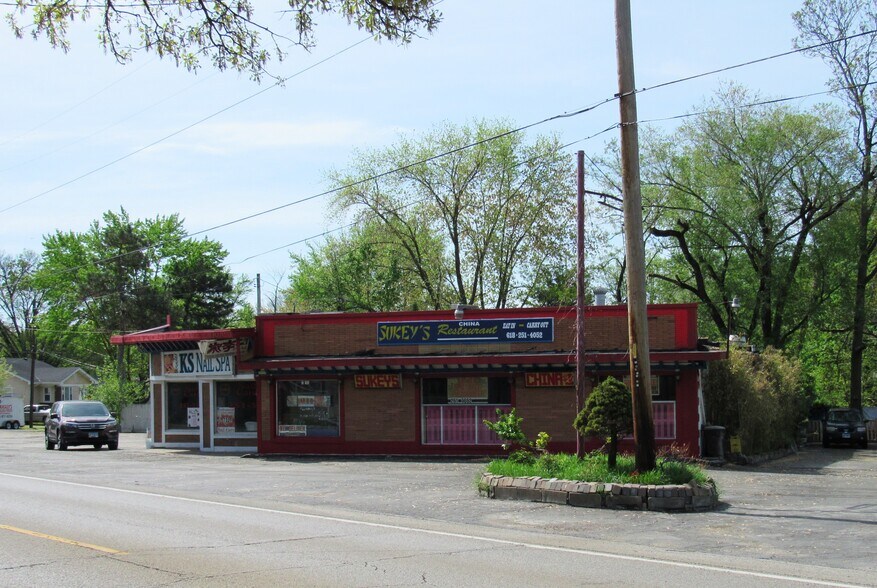 Primary Photo Of 730 E Edwardsville Rd, Wood River Restaurant For Sale