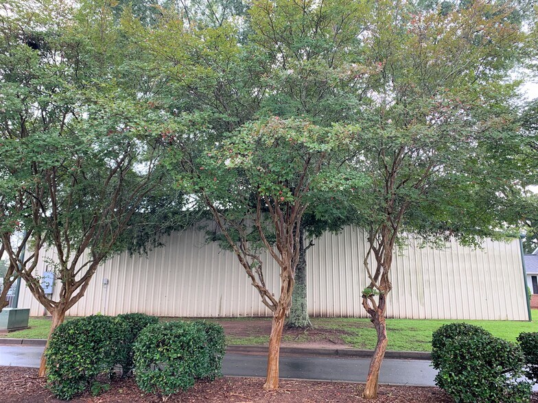 More Photos Of 19276 Hartford St, Edison Freestanding For Sale