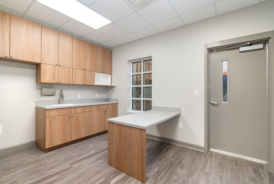 More Photos Of 1001 Merylinger Ct, Franklin Medical For Lease