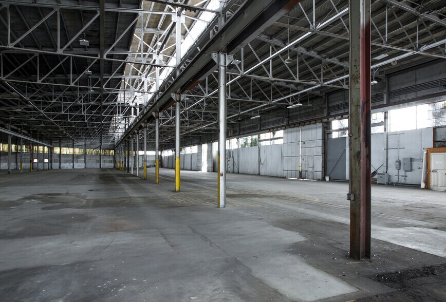 More Photos Of 205 S Mission Rd, Los Angeles Warehouse For Lease