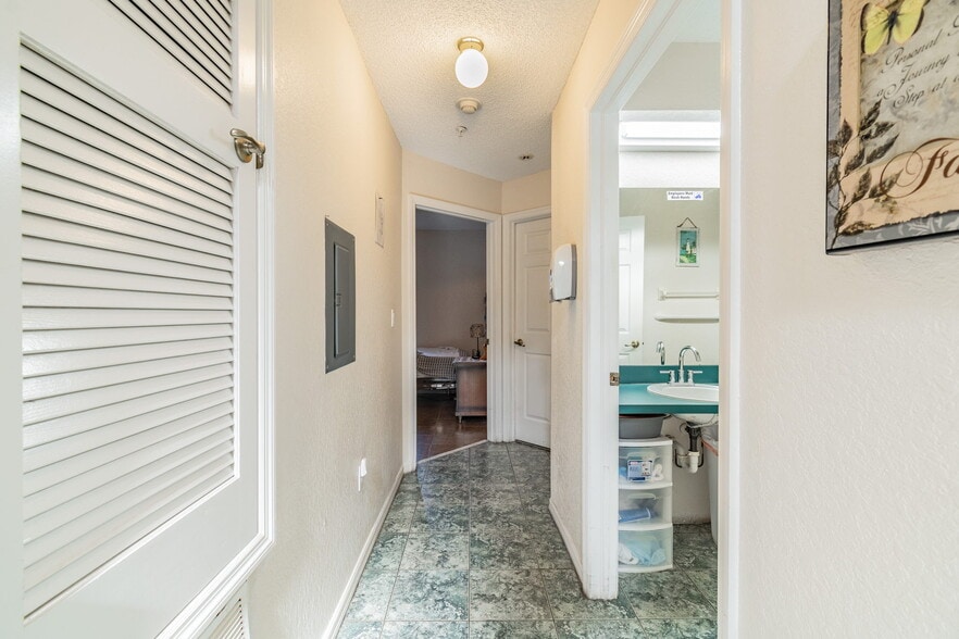 More Photos Of 4407 Millwood Rd, Spring Hill Assisted Living For Sale